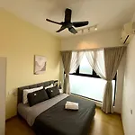 Amberside Jb City View 3Br3B 10Pax Top Floor At Jb Central