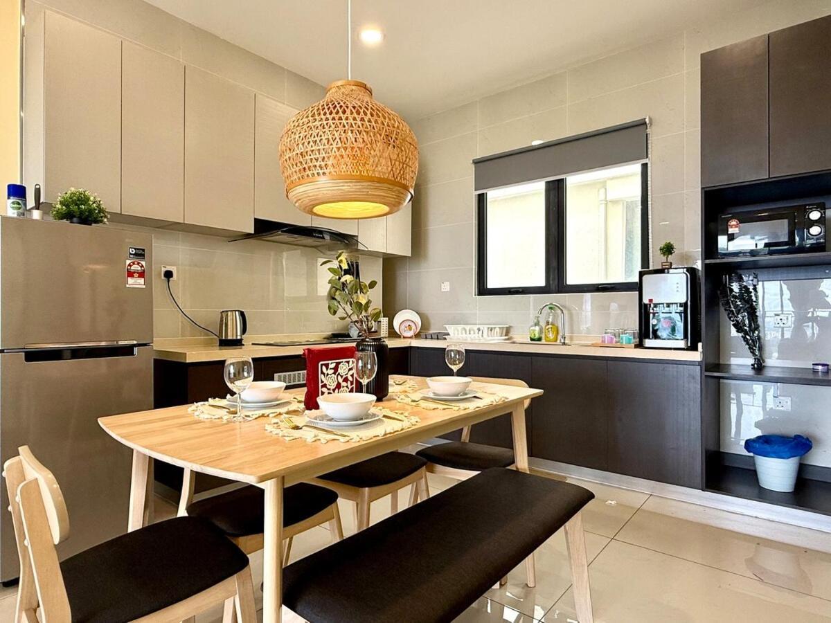 Amberside Jb View 3br3b 10pax Floor At Jb Johor Bahru
